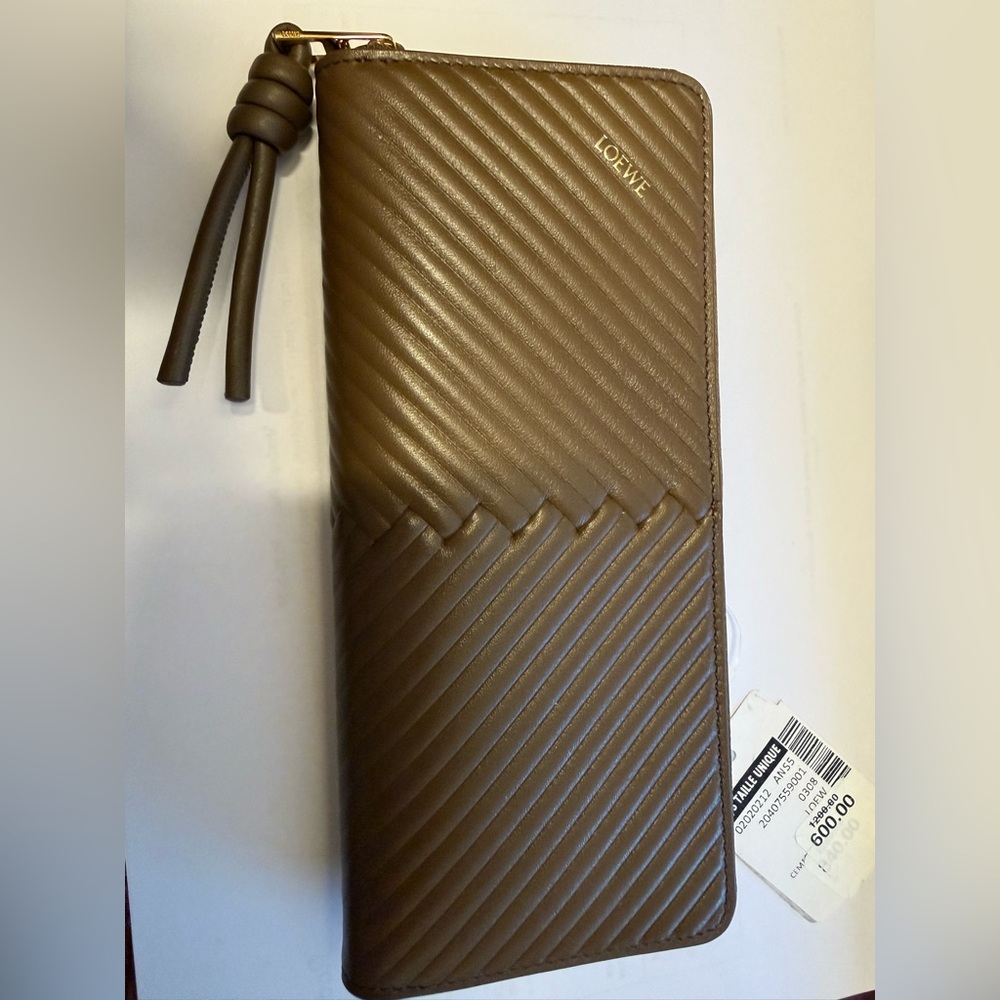 *SOLD* Brand new LOEWE's Knot Diamond Slim Wallet